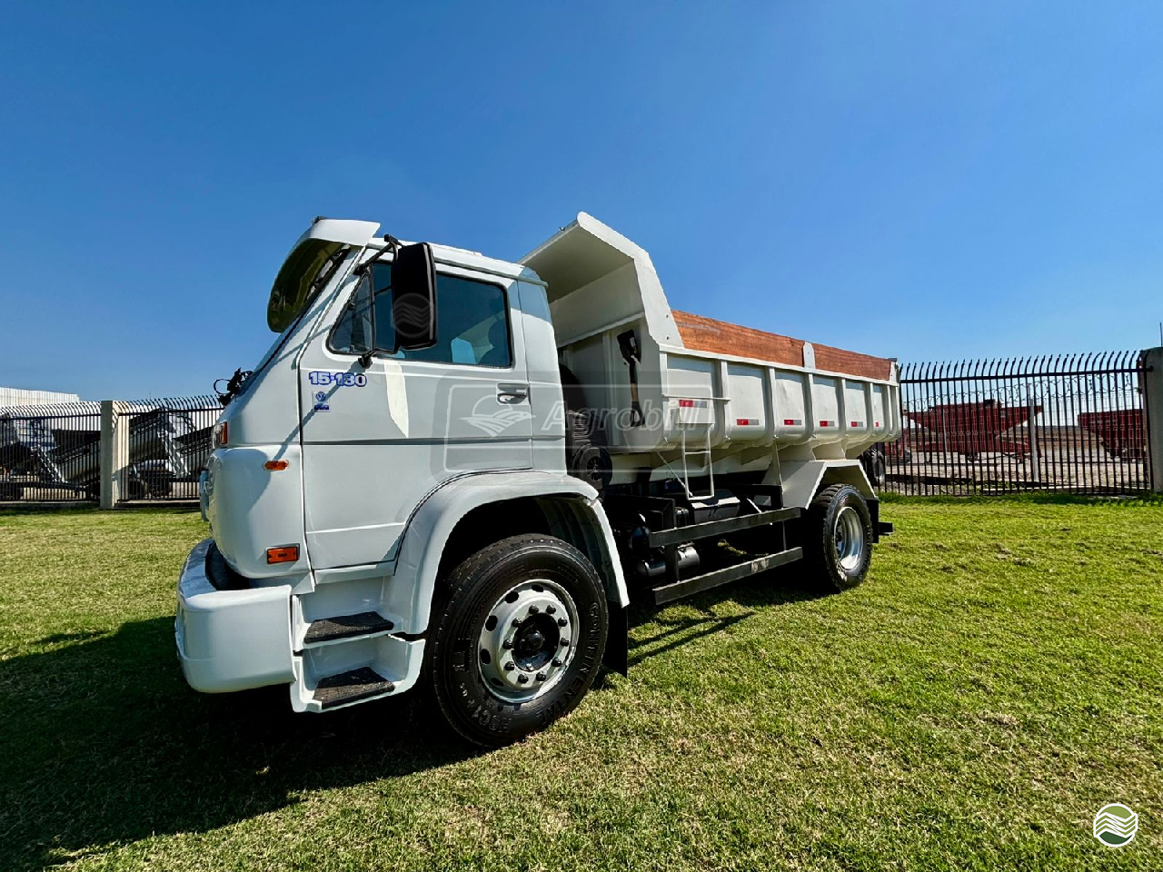 CAMINHAO VOLKSWAGEN VW 15180 Conjunto Toco 4x4 AGROBILL Tratores & Implementos Agrícolas SALTINHO SÃO PAULO SP